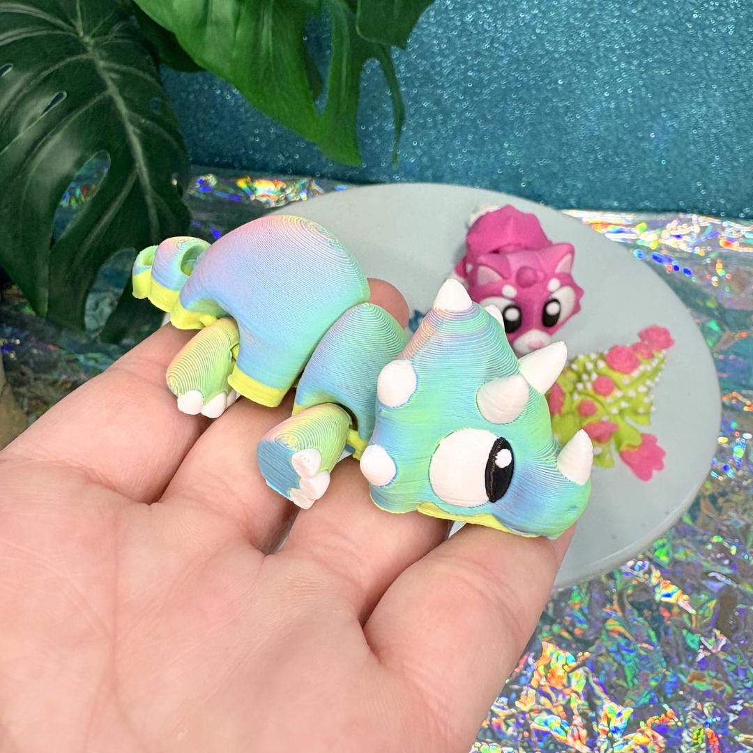 Magnetic Flexi Triceratops Shouldorable